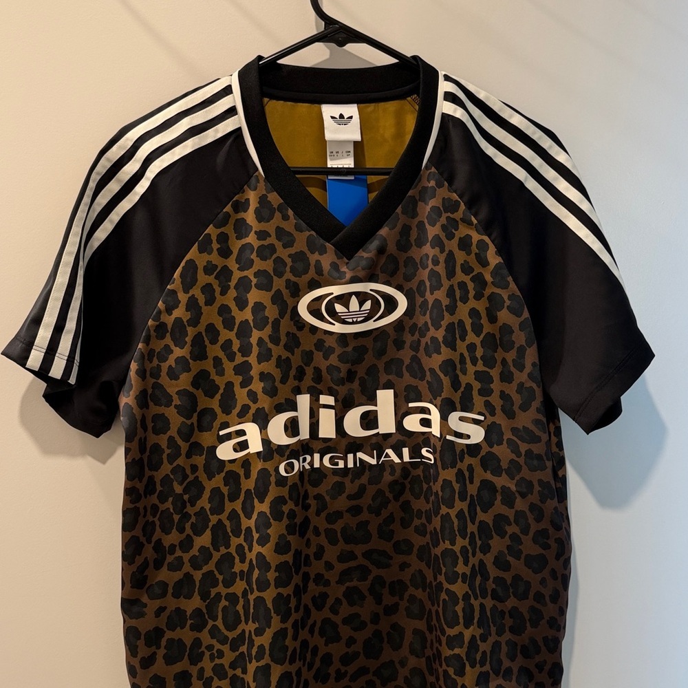 ✨Host pick✨ adidas Originals Satin Leopard Jersey - Retro Football Style - Picture 4 of 6